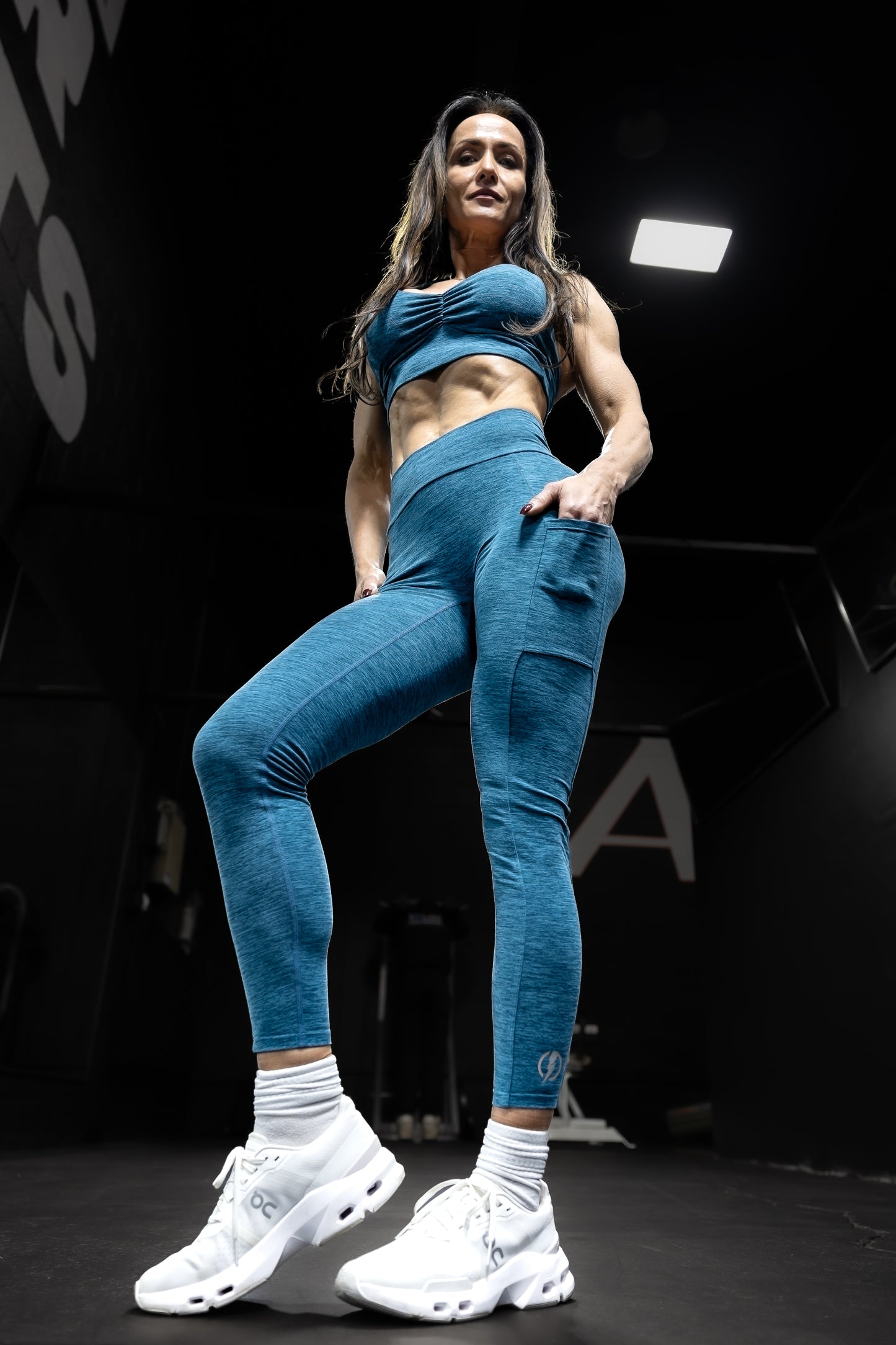 Chloe V back leggings